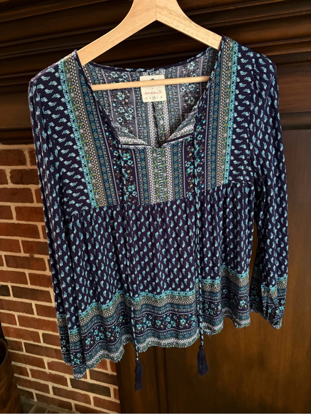Wild Blue floral peasant top size medium